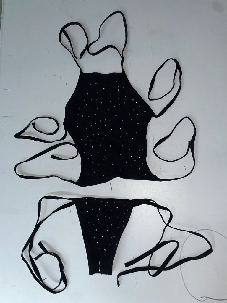 CONJUNTO CON BRILLITOS/TANGA NEGRO