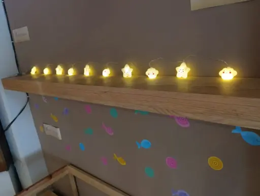 [NUB001] LUCES DE ESTRELLAS Y NUBES DE PILAS AA